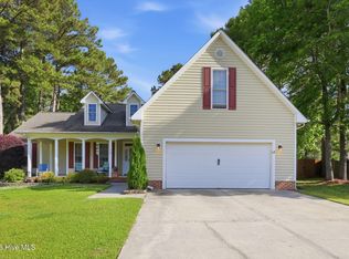 320 Osprey Point Dr, Sneads Ferry, NC 28460