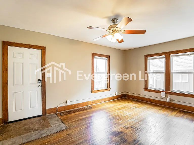 5027 Maple St — Photo 3