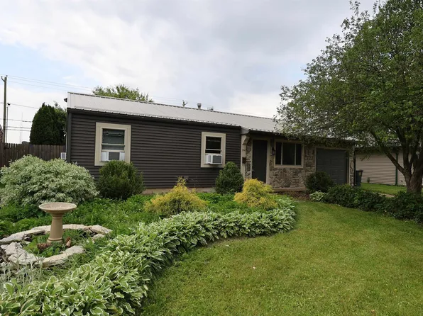 1940 Renfrew Dr, South Bend, IN 46614