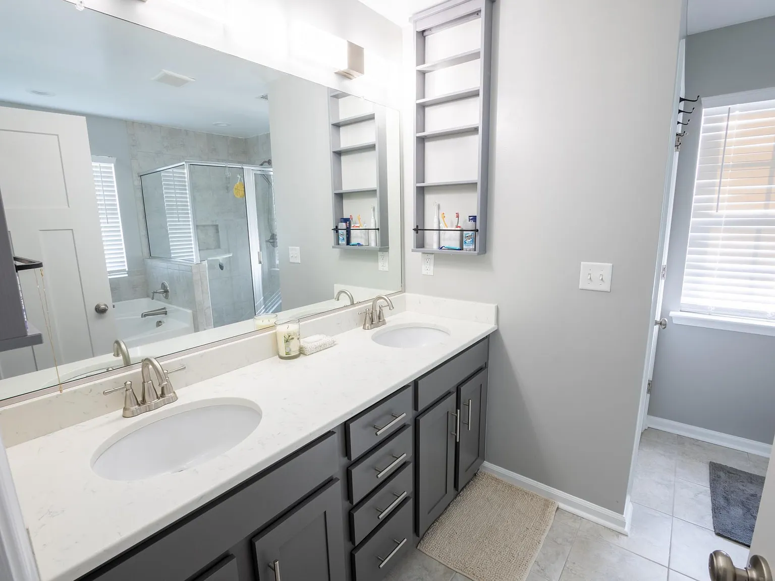 4 bed, 2600 sqft, $3,650 — Photo 3