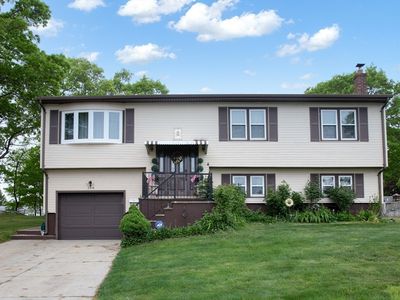 166 Stonehaven Rd, Fall River, MA, 02723