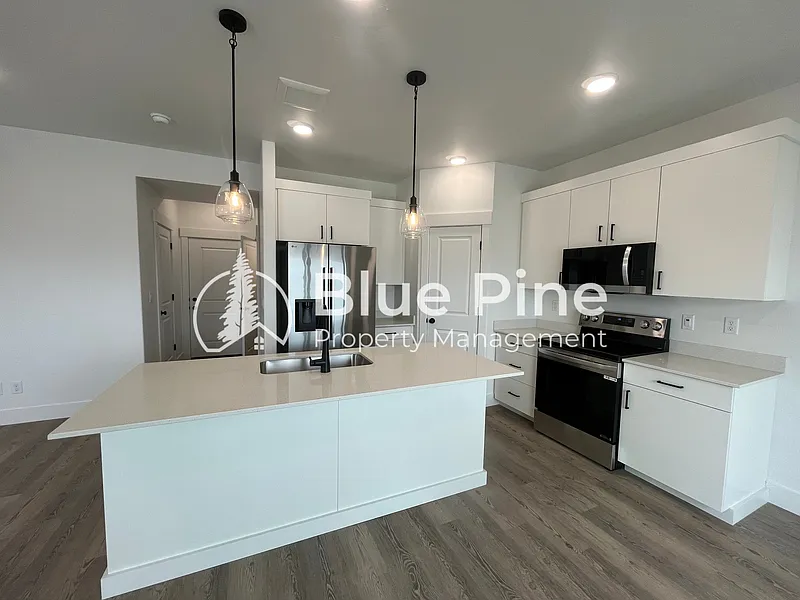 3 bed, 2.5 bath, 1619 sqft, $1,775 — Photo 4