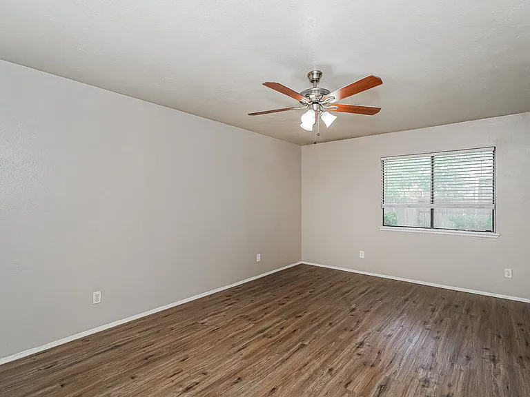 4141 Yellowleaf Dr — Photo 11