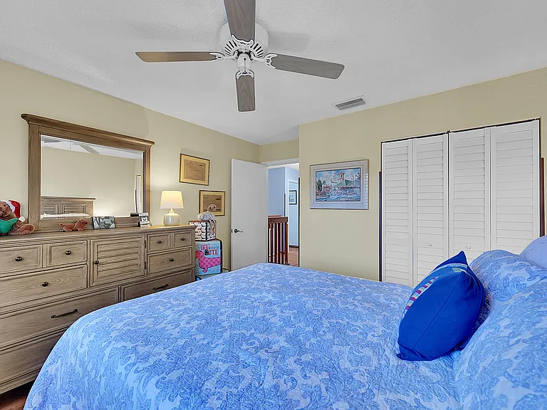 2922 Port Royale Ln S — Photo 20