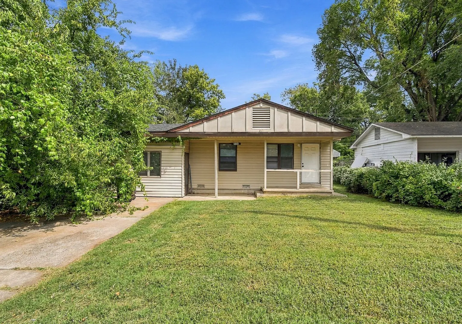 Charming 2-Bedroom Home in Bartlesville! — Photo 1