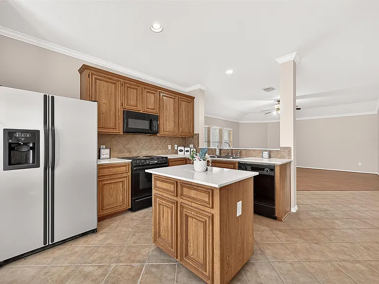 1646 Martin Lake Dr — Photo 12