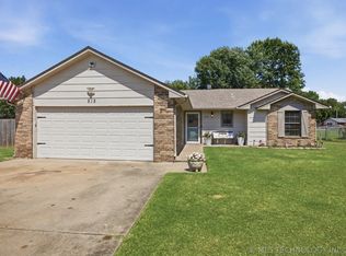 812 Cumberland Dr, Muskogee, OK 74403