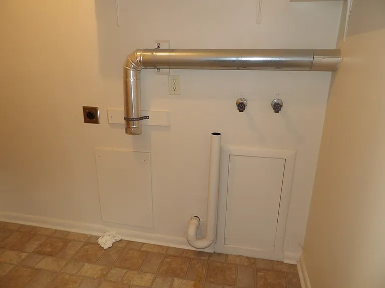 1501 N Cedar St — Photo 9