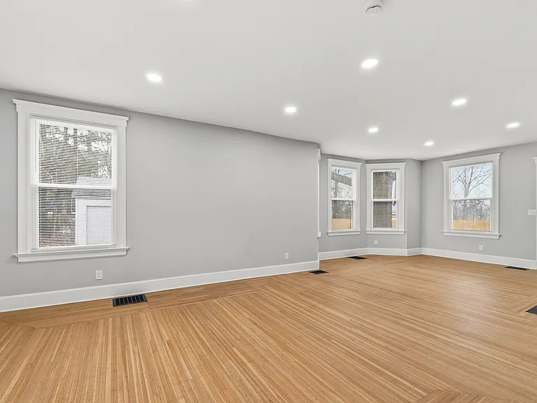 2978 Wardall Ave — Photo 24