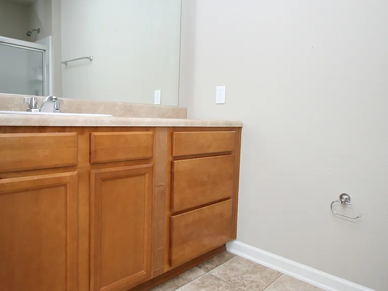 225 Bermuda Lakes Dr — Photo 8