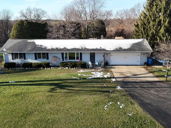57066 Gearharts Landing Rd, Three Rivers, MI 49093
