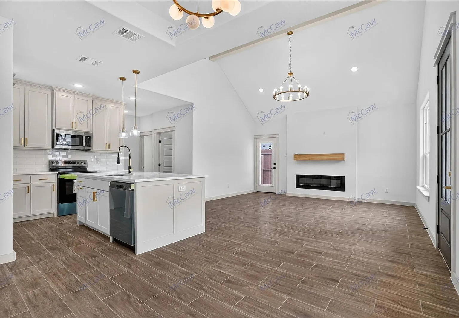 3 bed, 2.0 bath, 1307 sqft, $1,950 — Photo 4