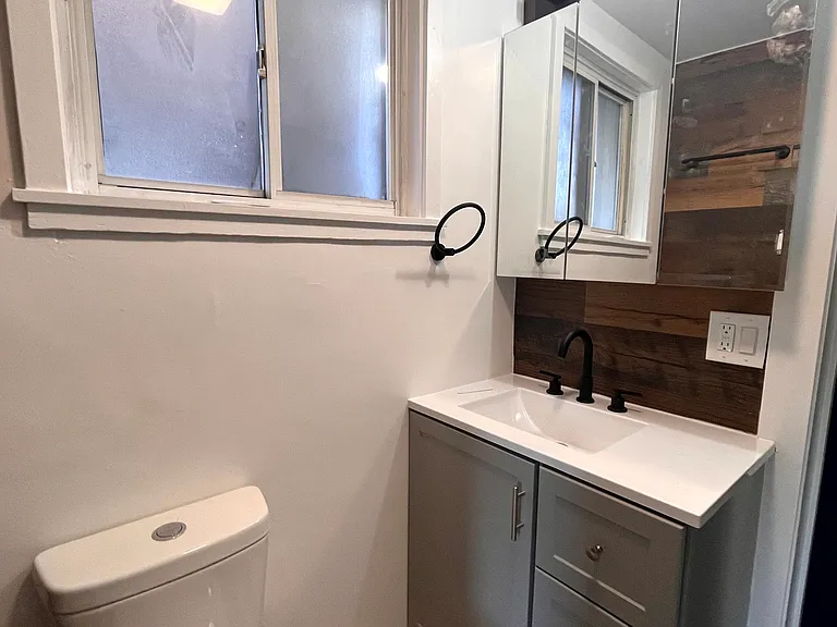 5737 Hobart St #1 — Photo 9
