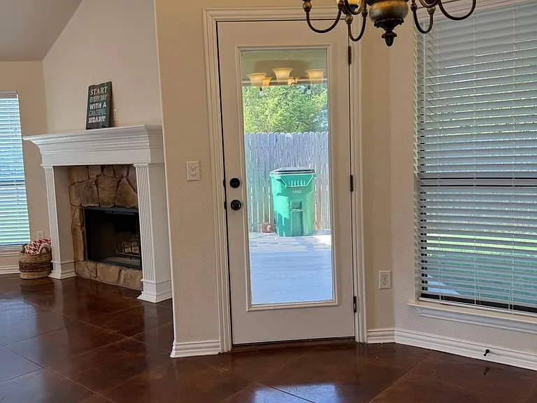 330 Jade Ln — Photo 4