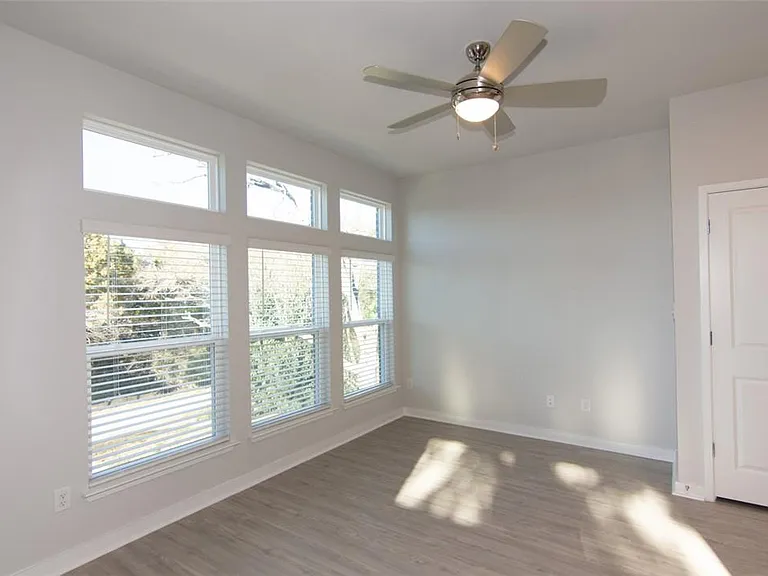 605 W South St #432 — Photo 6