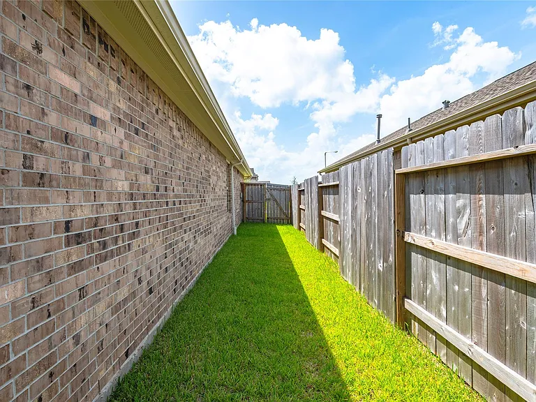 2805 Fountain Woods Dr — Photo 30