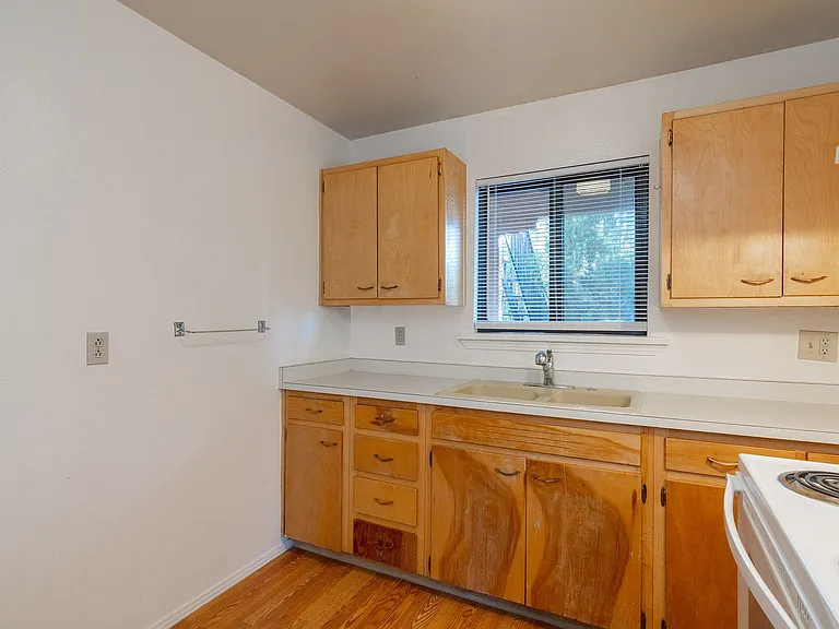 302 Artist Rd — Photo 5
