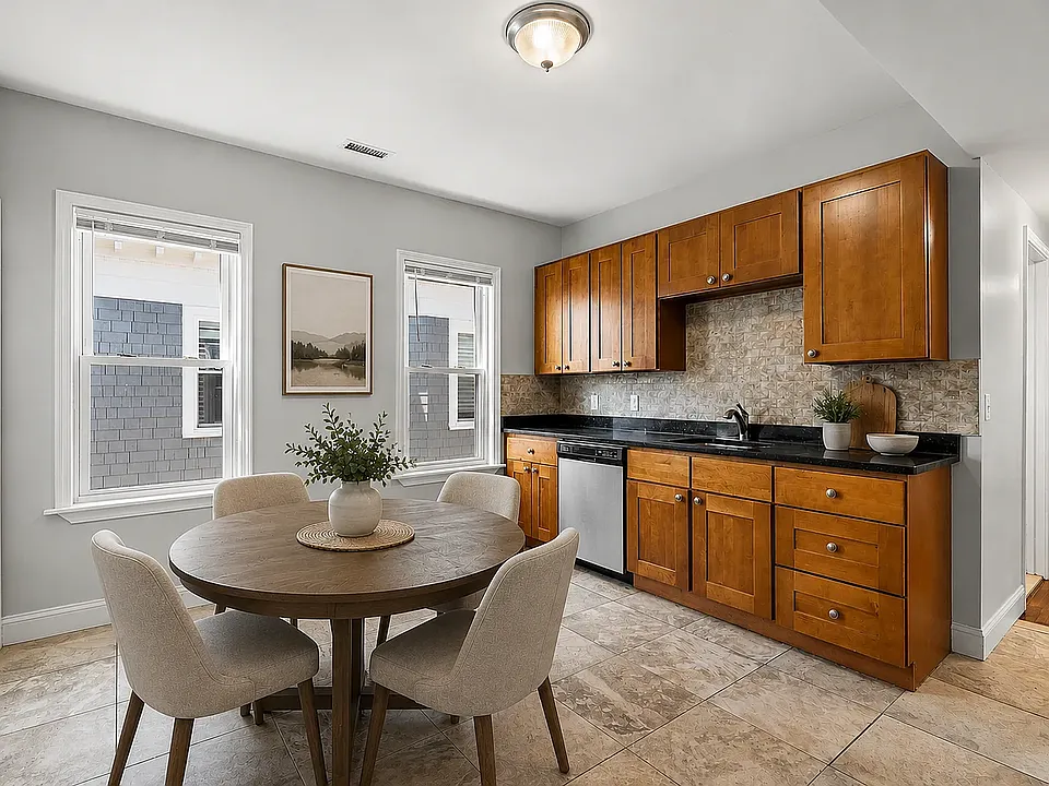 51 King St #3
