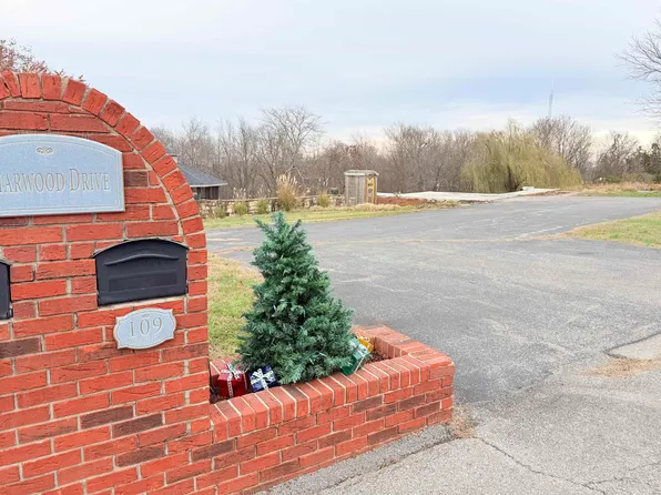 109 Briarwood Dr, Marion, KY 42064