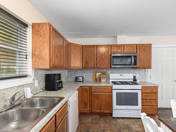 4th image of 3294 Butternut Dr