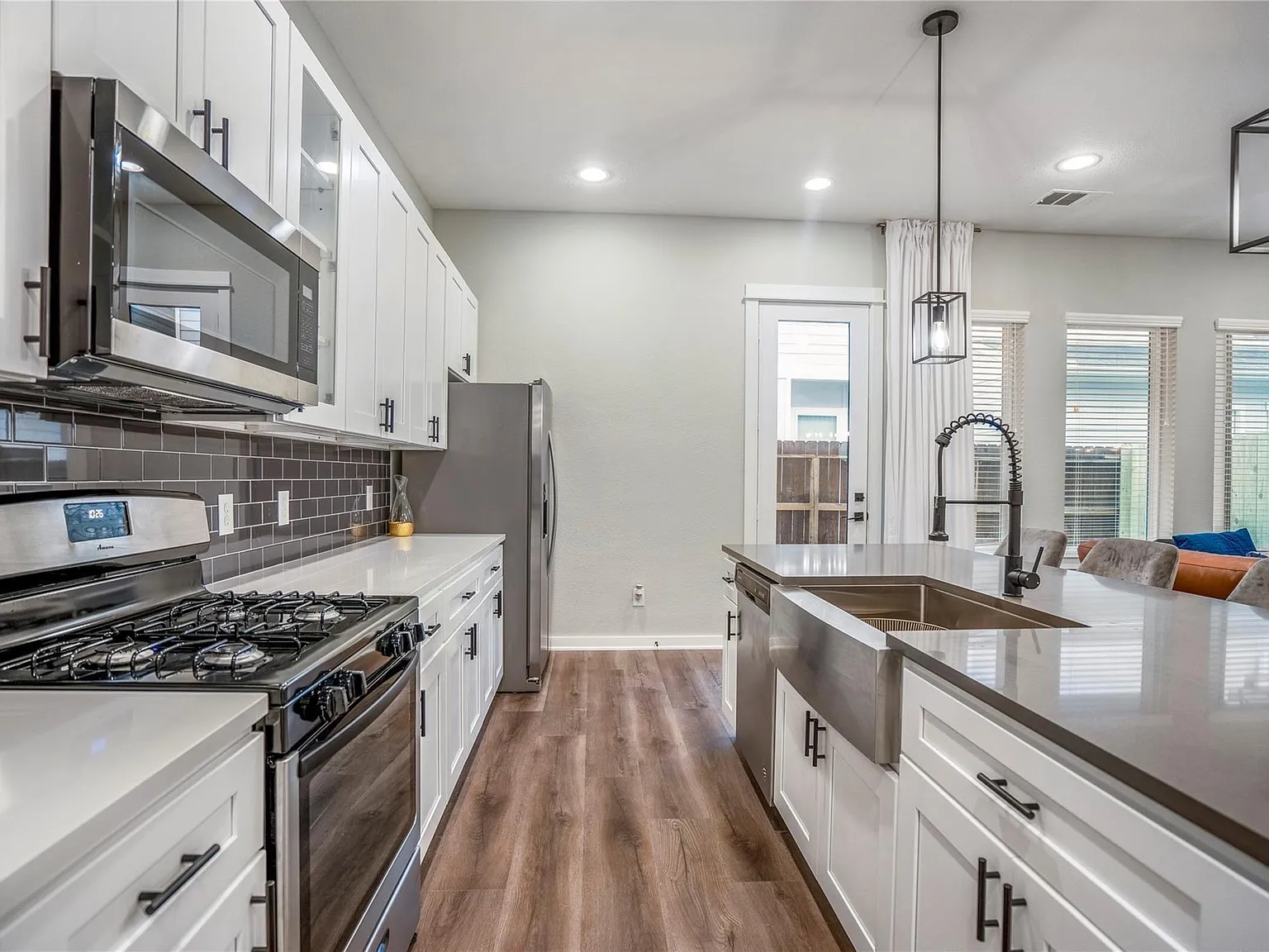 3 bed, 2.5 bath, 1430 sqft, $2,275 — Photo 2