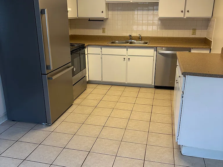 148 Applegrove St NE #2 — Photo 3