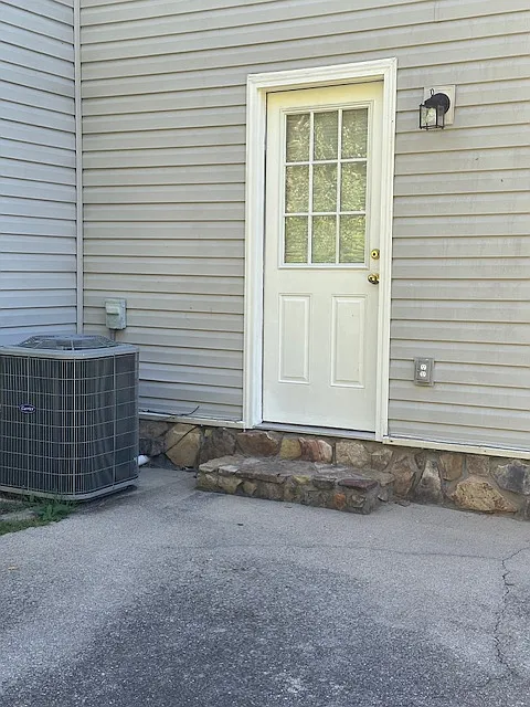 2 bed, 1.5 bath, 980 sqft, $1,045 — Photo 3