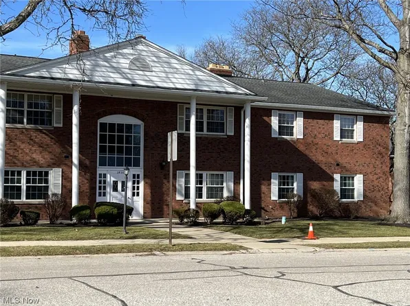 2826 Pease Dr APT 210, Rocky River, OH 44116