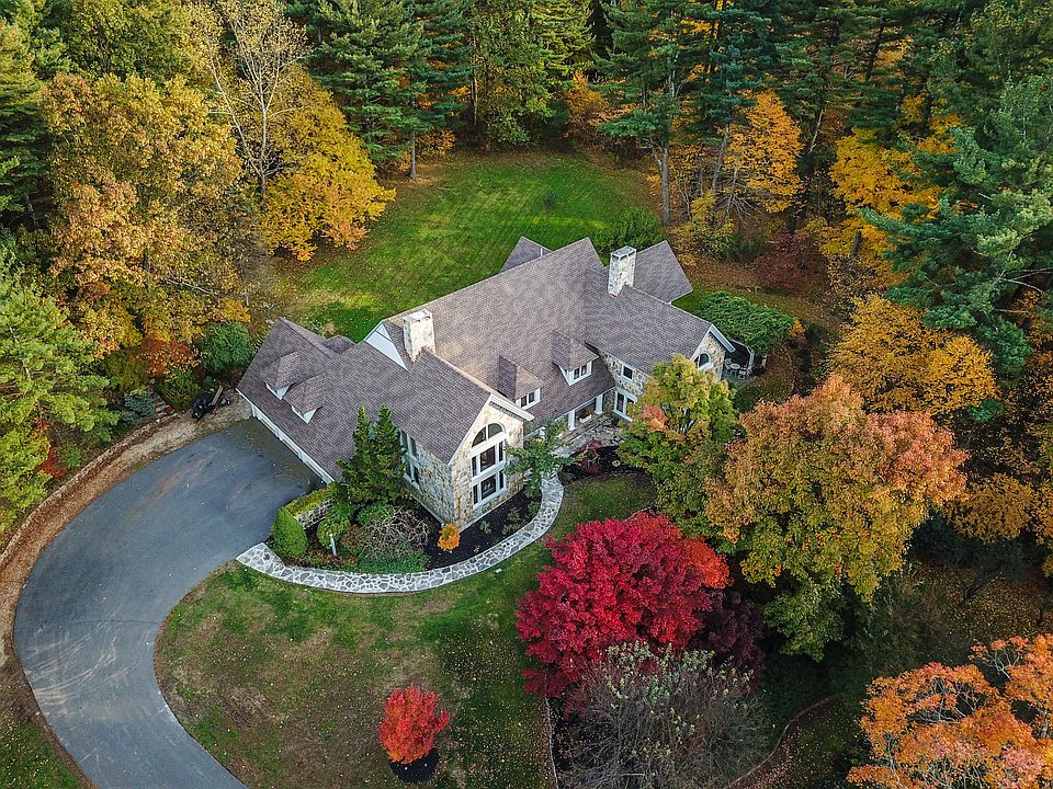 2nd image of 114 Woodford Hills Dr