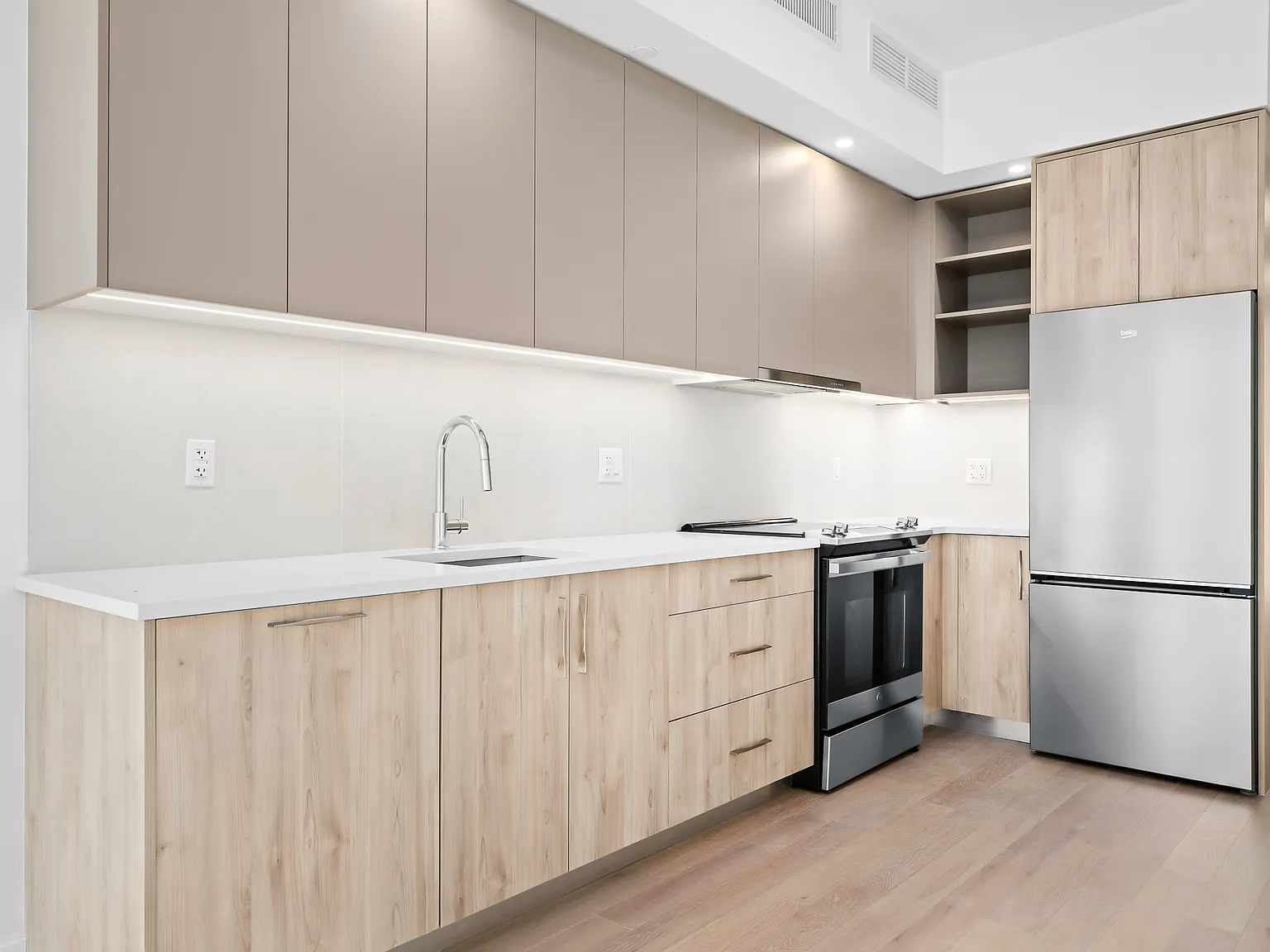 255 Lorimer Street — Photo 3