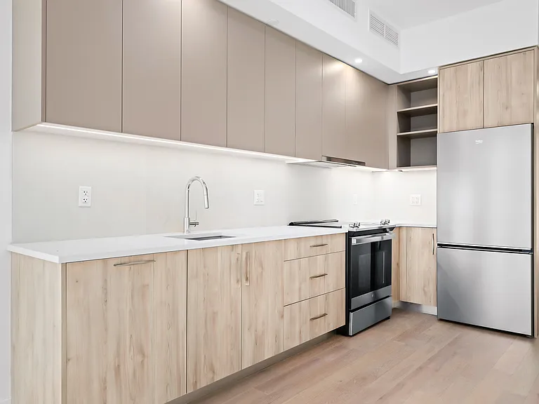 255 Lorimer St #721 — Photo 4
