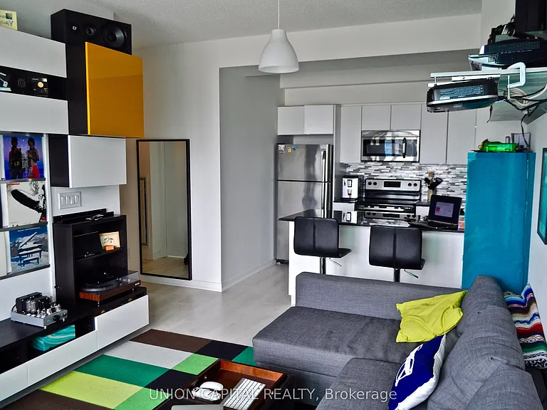 150 E Liberty St #1803 — Photo 1