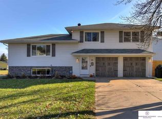 557 S 111th St, Omaha, NE 68154