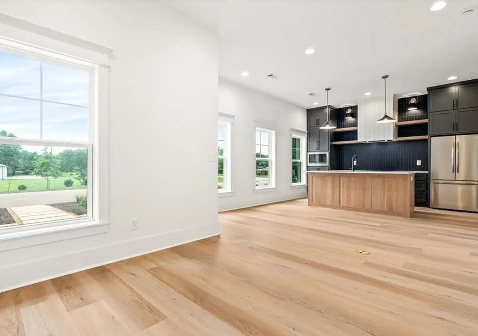 578 Pride Avenue Brand-New Luxury Student Living — Photo 4