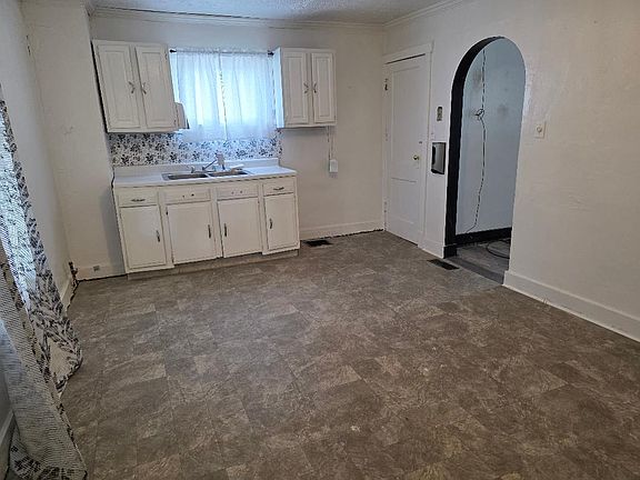 5th image of 427 Mount Vernon Ave