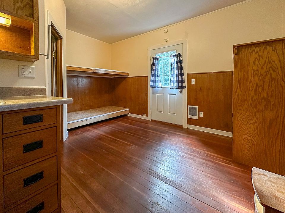 1410 4th St Apartment Rentals La Grande, OR Zillow