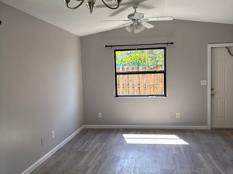 5109 SE Primrose Way — Photo 4