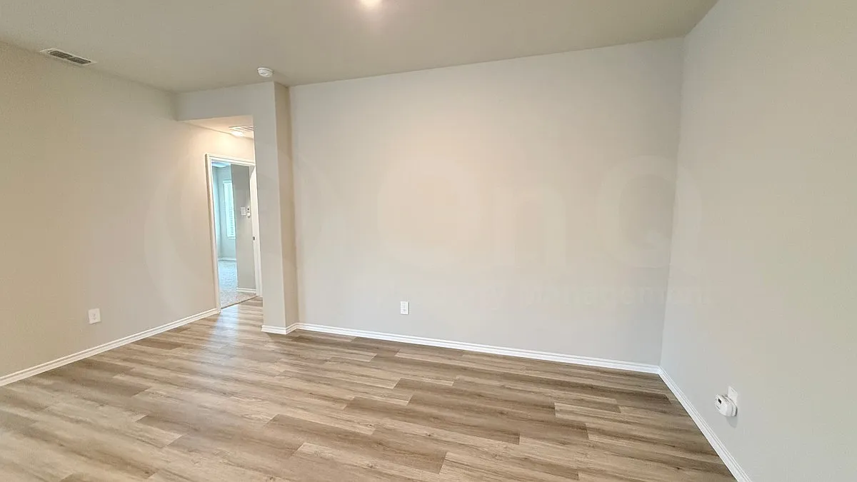 5 bed, 3.0 bath, 2100 sqft, $2,850 — Photo 4