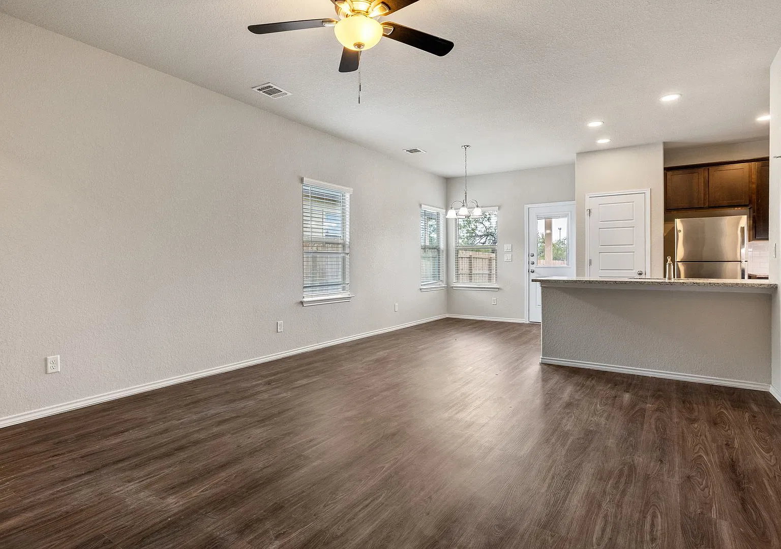 Available Now! Gorgeous 3 Bedroom Duplex Located In Converse, Tx! — Photo 4