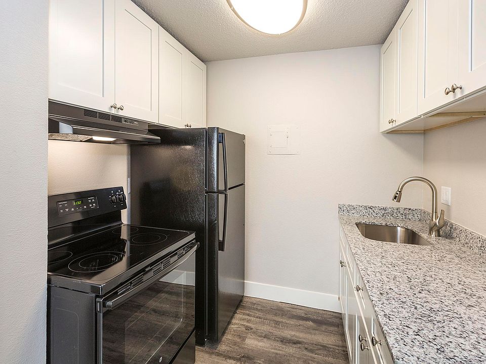 1st image of 3885 Lakehurst Dr #45-103