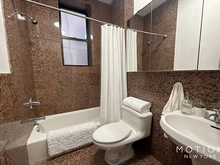 1257 Park Ave #1N — Photo 4