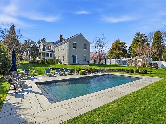 4th image of 10 Loring Ave