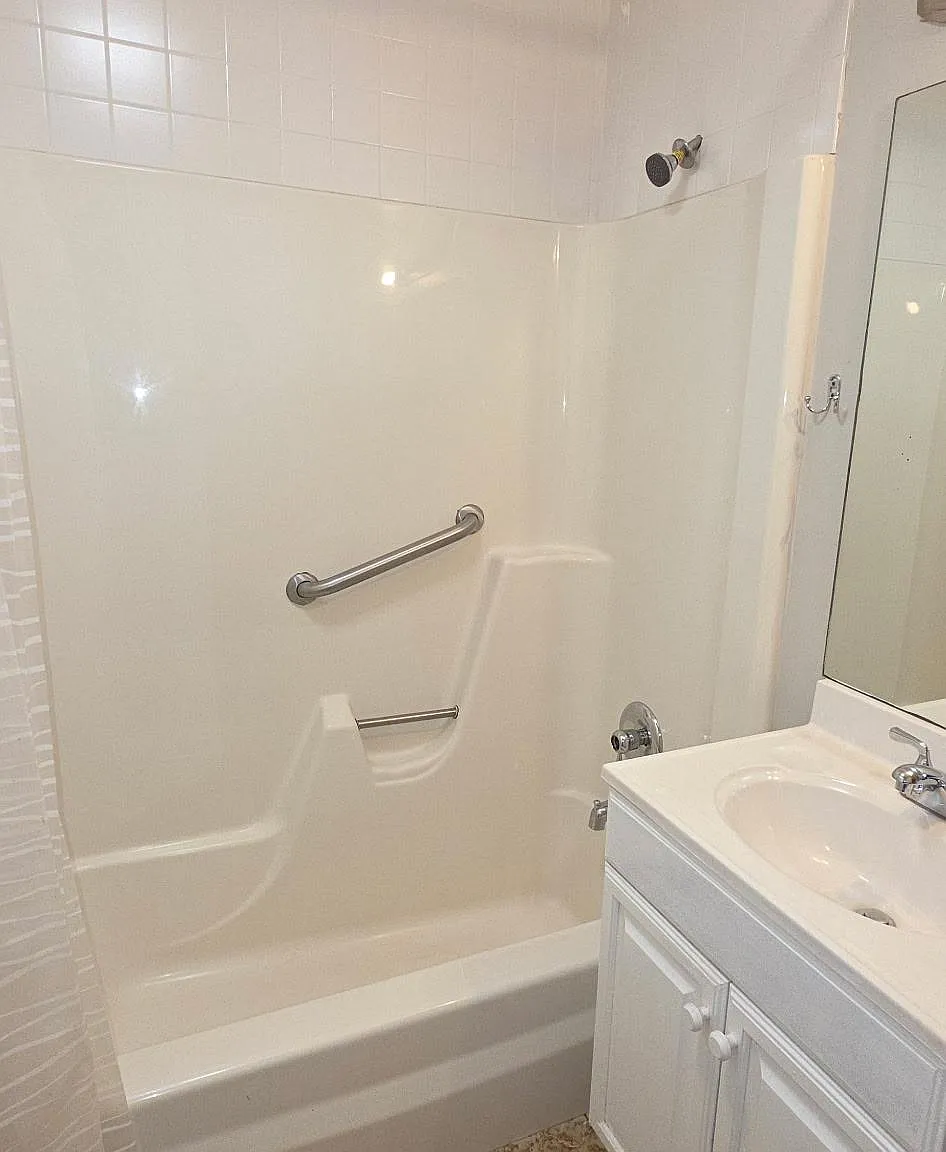 4 bed, 3.5 bath, 4039 sqft, $2,196 — Photo 4