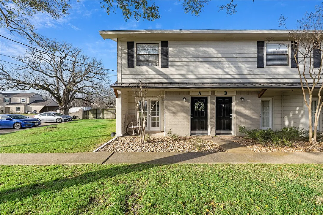 2 bed, 1.5 bath, 1088 sqft, $1,300 — Photo 1