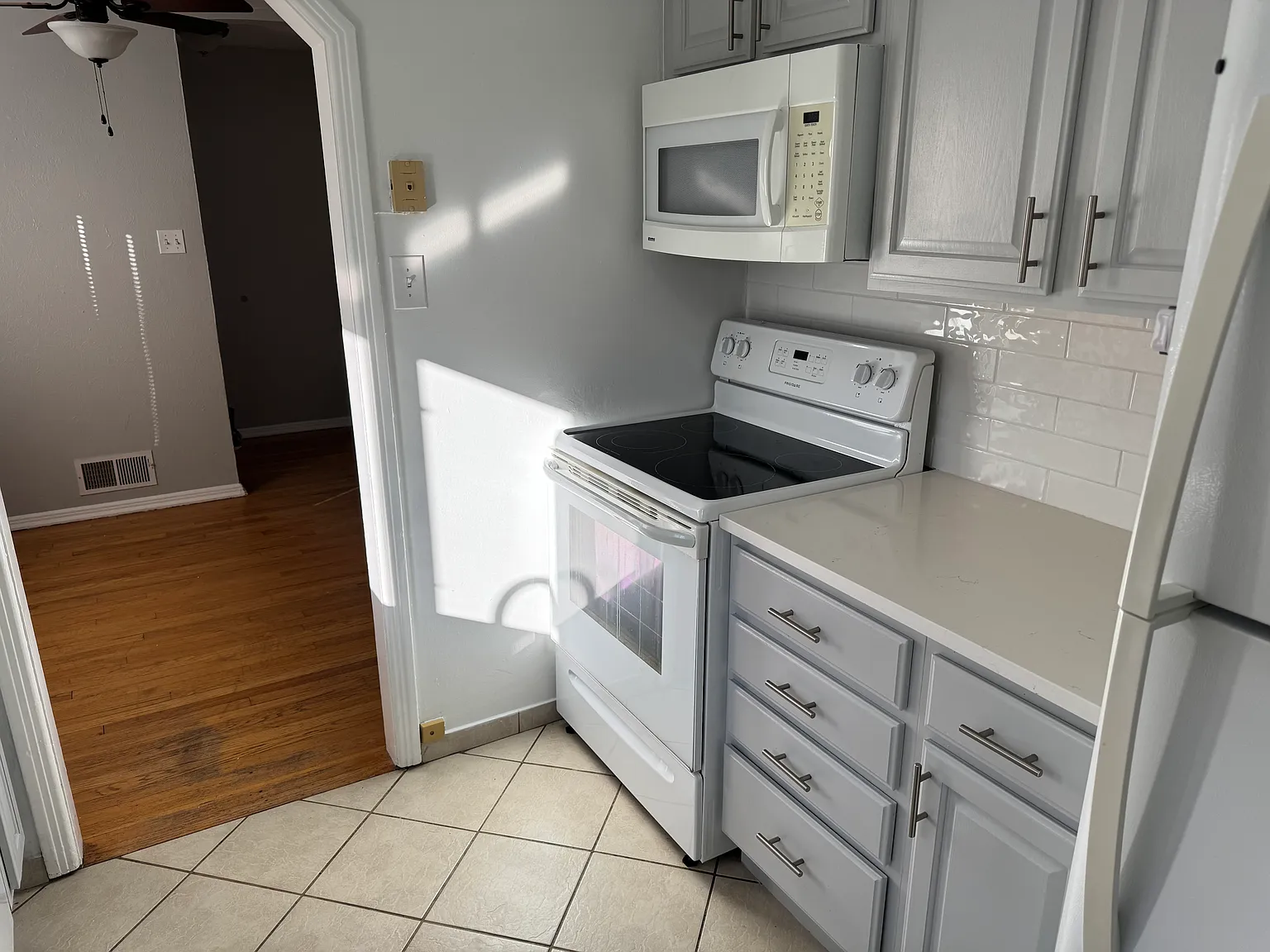 3 bed, 1016 sqft, $1,100 — Photo 3
