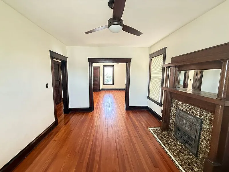 Building Photo - 2418 Robertson Ave #2