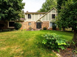 2780 Sun Terrace Dr, Hartland, MI