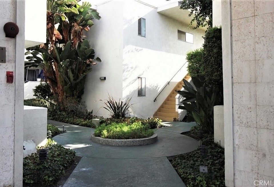 Building Photo 3