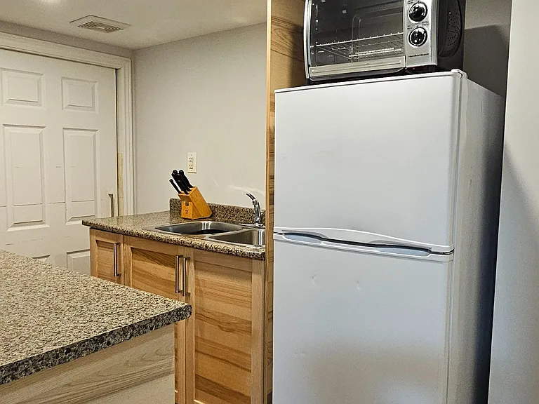 46 Courtland Cres #BASEMENT — Photo 3