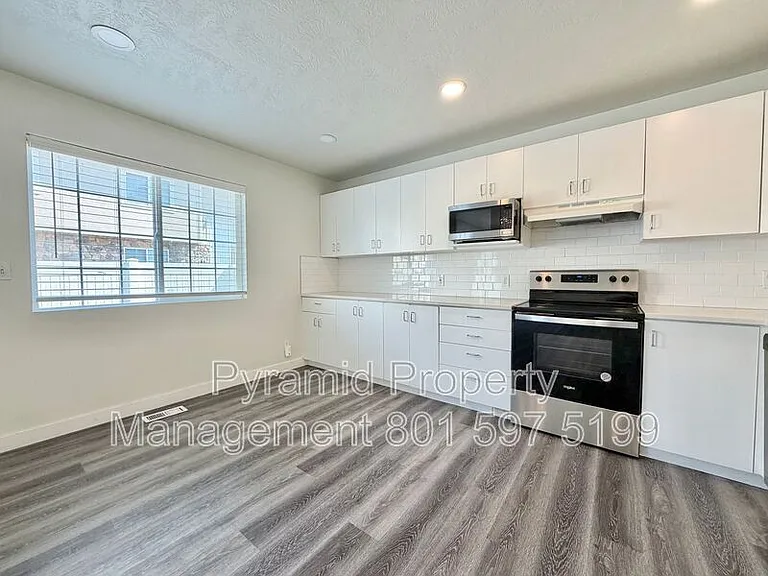 3178 S 945 E #B — Photo 3